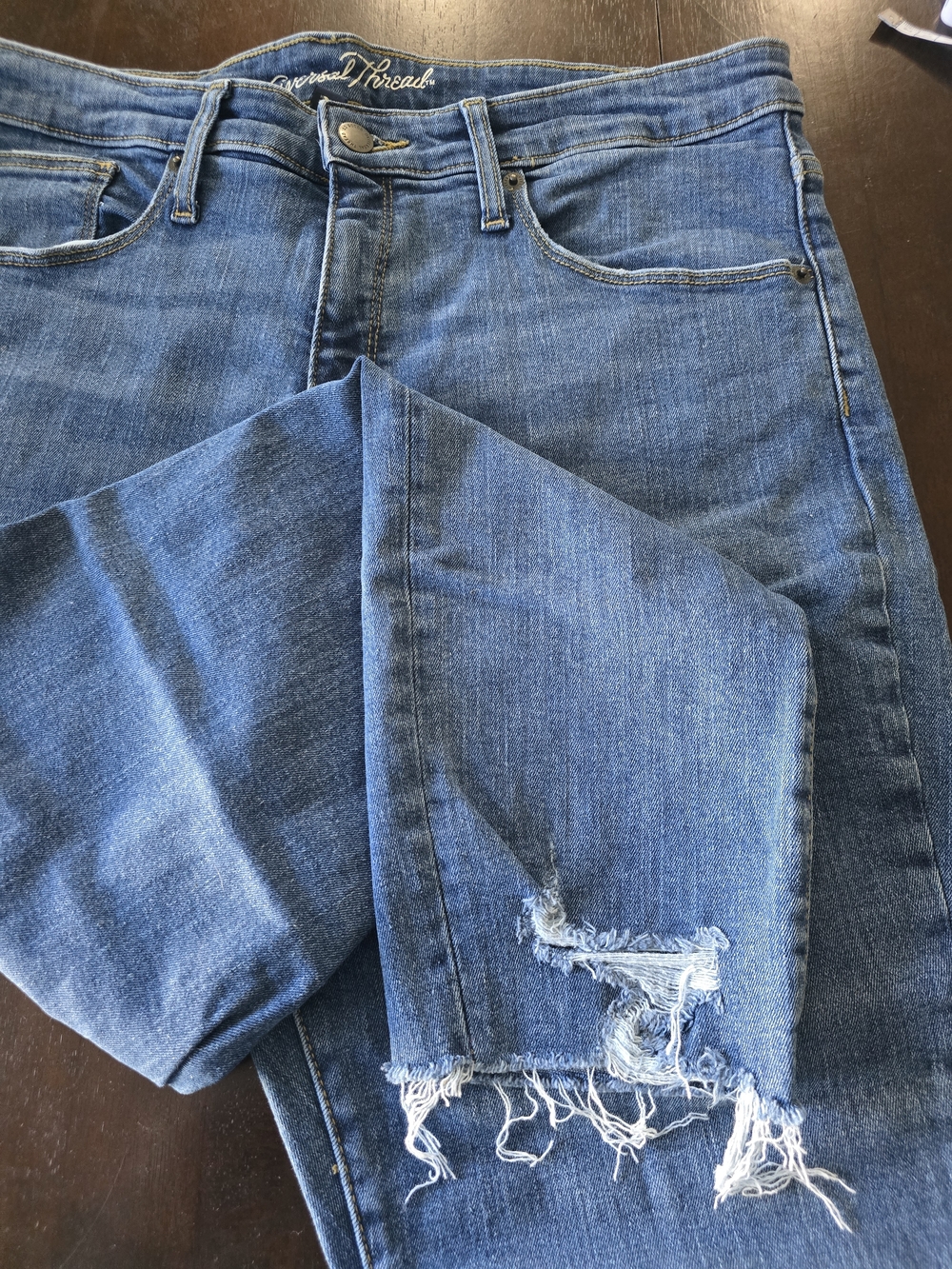 Universal Thread Blue Denim Jeans Crop With Freyed Hem